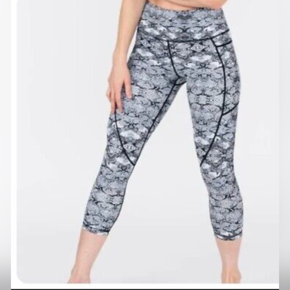 Zyia Cobra Metallic Leggings Size 4